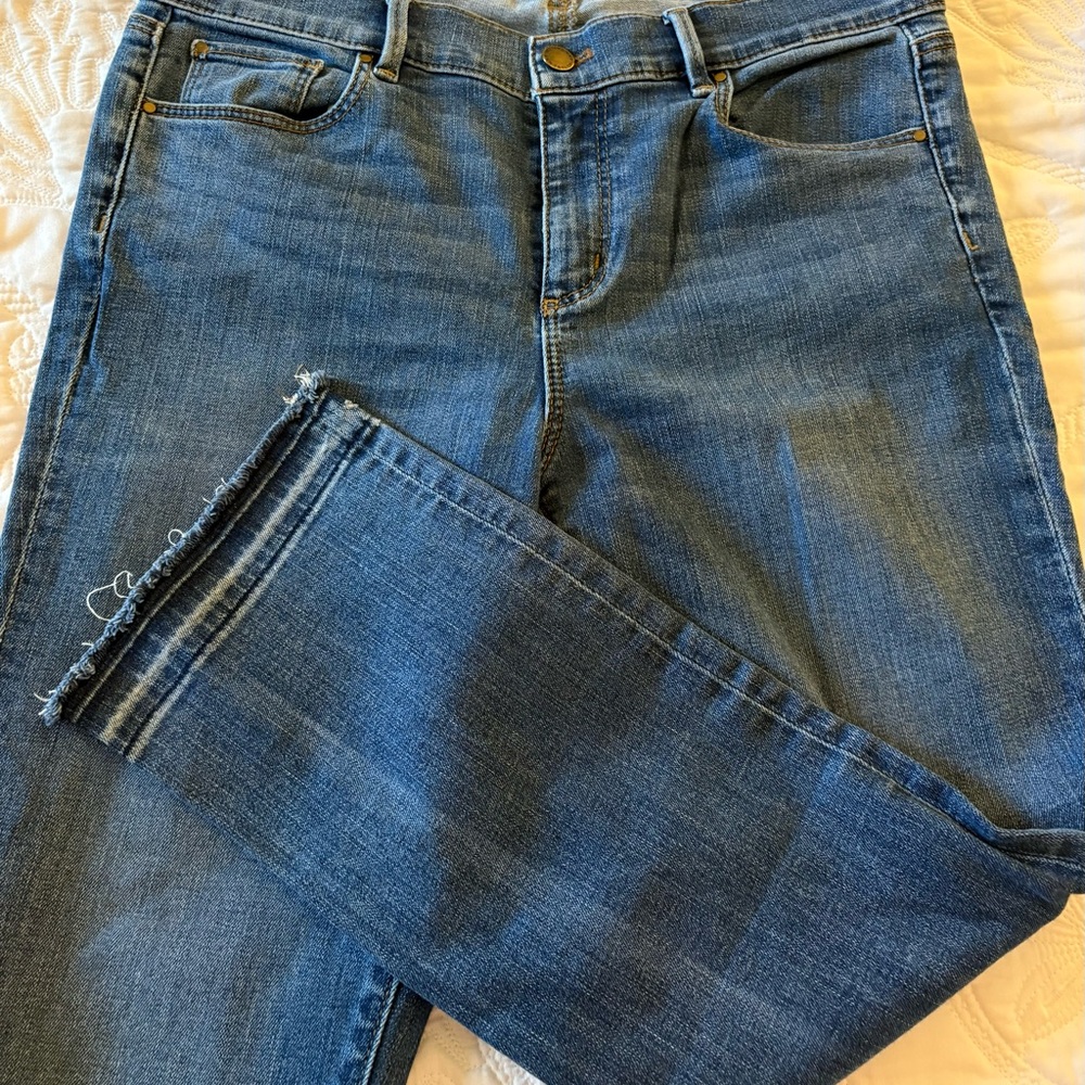 Ann Taylor cropped jeans Size 10 petite
